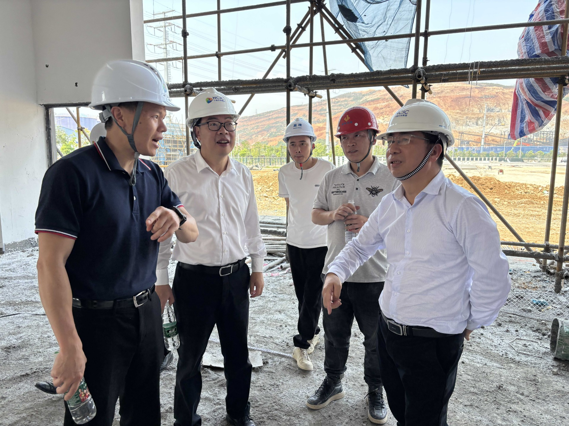市ag亚娱集团领导深入市ag亚娱项目开展五一节前安全检查，，，，，，赖海澜拍摄2_new.jpg