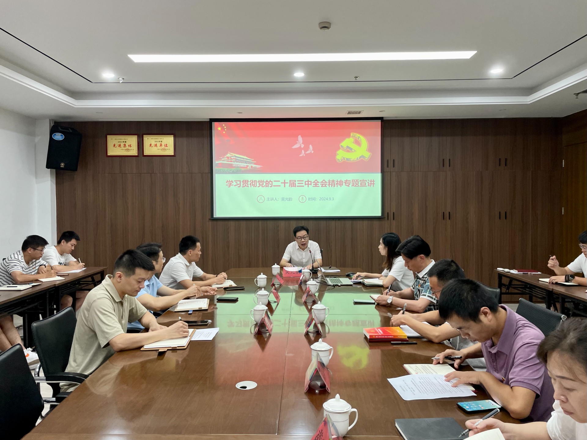 市ag亚娱集团领导深入市ag亚娱物流集团市ag亚娱勘察设计公司开展联系点工作，，，，，，，，叶岚清拍摄1.jpg